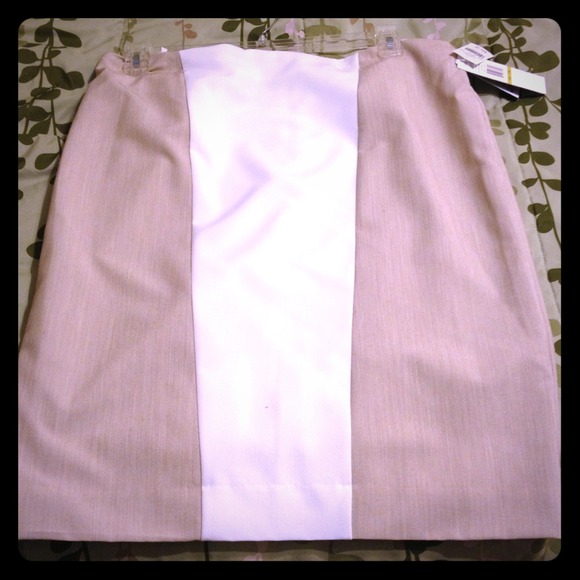 Tri-panel stretch mini skirt.