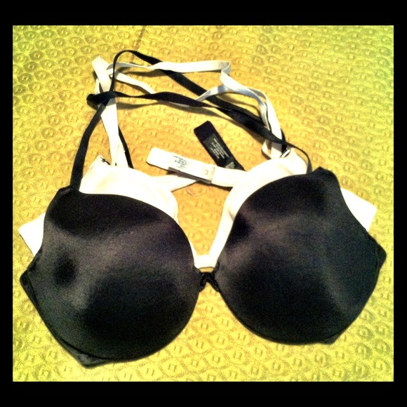 🎁SOLD🎁VS BOGO 34B Bra Set