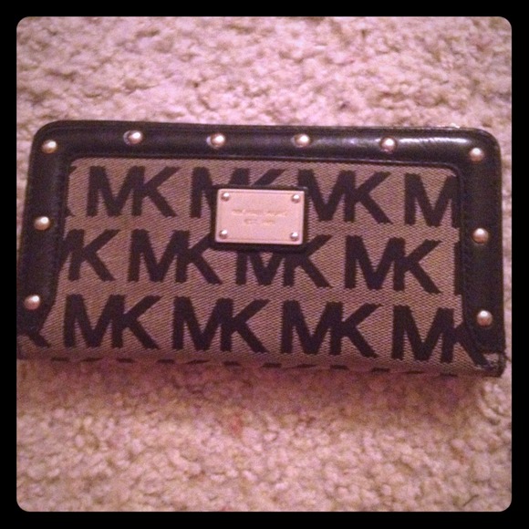 🎀SOLD🎀Authentic Michael Kors Wallet