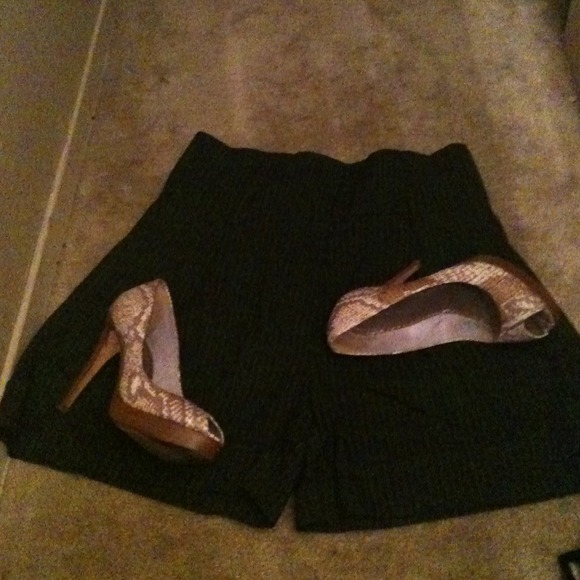 Gray high waist flowy shorts