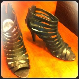 Black back zipper Pierre Dumas shoes size 9M