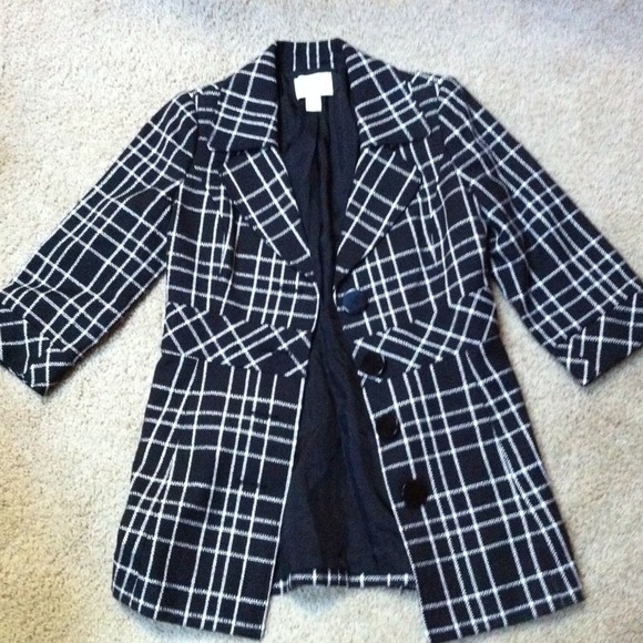 SOLD !!!!!!!!!  Black and white jacket