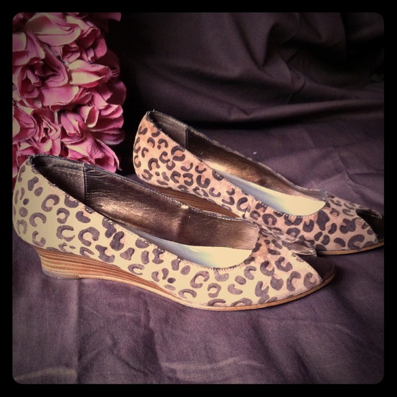 Bakers leopard pumps