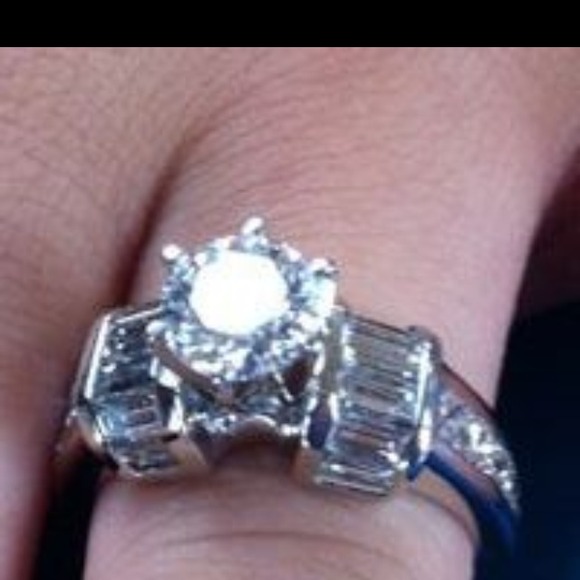 Beautiful 4 carat diamond ring