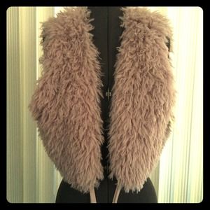 🔴SOLD🔴NWT Forever 21 faux fur vest