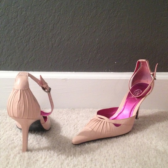 BEAUTIFUL PINK PUMPS