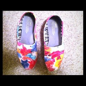 Floral print Toms!  ****reserved for juju10varela
