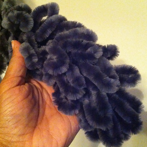 Curley scarfs - Picture 1 of 2