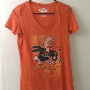 U-Miami vneck graphic t