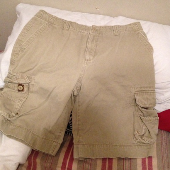 Men khaki cargo shorts