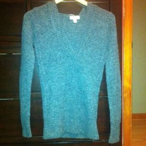 Gray long sleeve v-neck hooded sweater