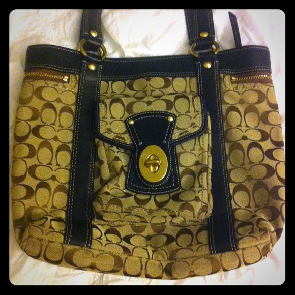 💛RESERVED for iamaverb 💛Black & Tan Coach Purse
