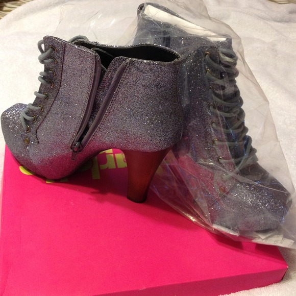 Boot - Picture 4 of 4