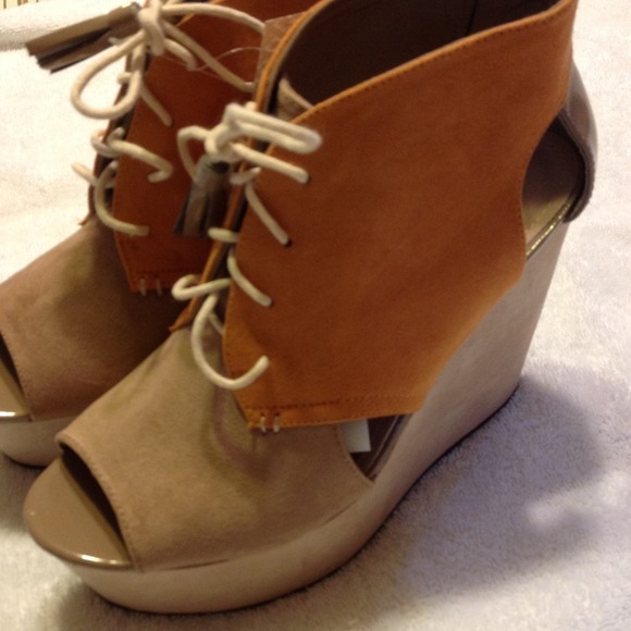 Boot - Picture 2 of 4