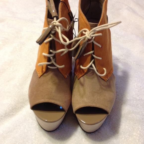 Boot - Picture 3 of 4