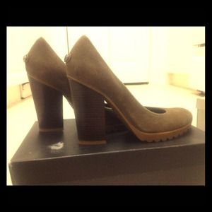 Cute like new BCBG mauve/brown heels.