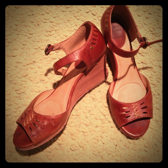 Frye Shoes - .Frye Dierdre X Stitch sandal, 8.5