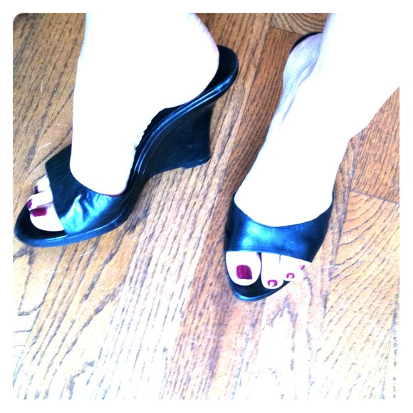 🎁SOLD🎁 ALDO Classic Black Wedge