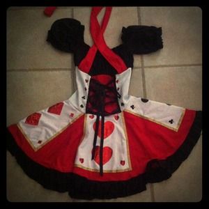 Queen of Hearts Halloween costume + mini top hat!
