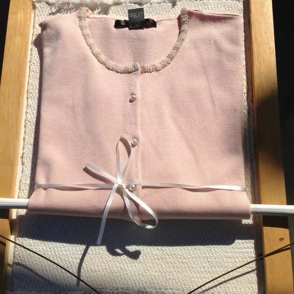 Gorgeous Soft Pink Pearl Buttoned Cardigan! - Picture 1 of 3
