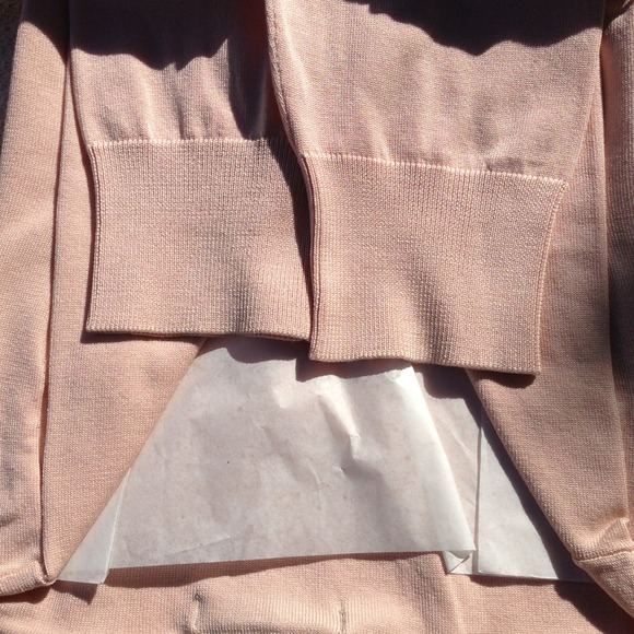 Gorgeous Soft Pink Pearl Buttoned Cardigan! - Picture 3 of 3