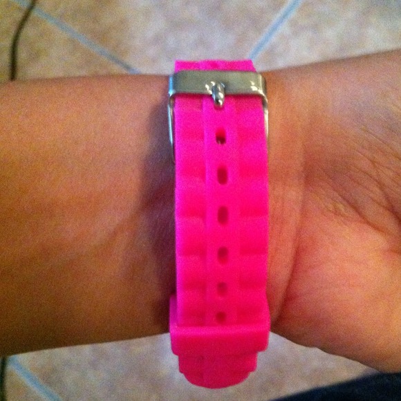 Pink watch - Picture 3 of 4