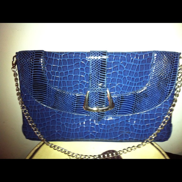 White House B/M blue/purple. 15"x9"