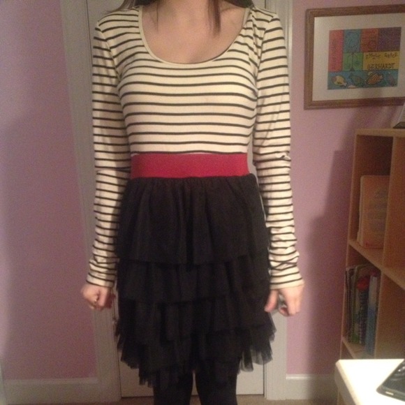very cute long sleeve dress perfect for the season