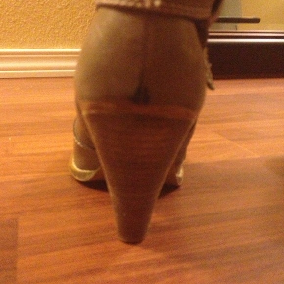 Cute used boots, pretty good condition! - Picture 3 of 3