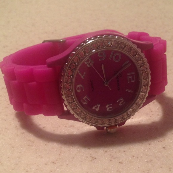 watch - Picture 2 of 3