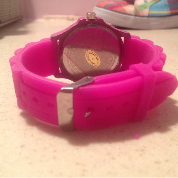 watch - Picture 3 of 3