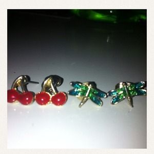 2 Earrings
