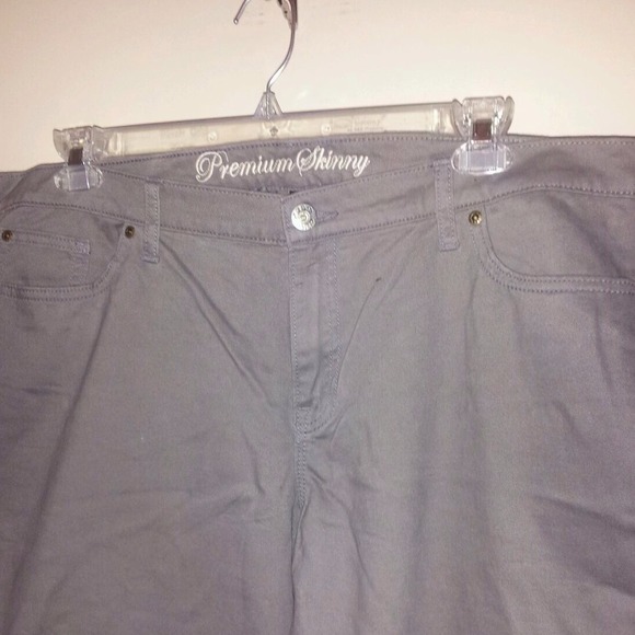 SOLD*NEW* Gap Jeans Size 20/30b