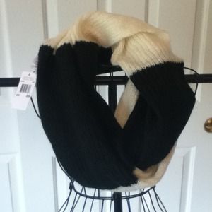Michael Kors Accessories - NWT MICHAEL KORS INFINITY SCARF Reduced! Michael Kors Accessories - NWT MICHAEL KORS INFINITY SCARF Reduced!