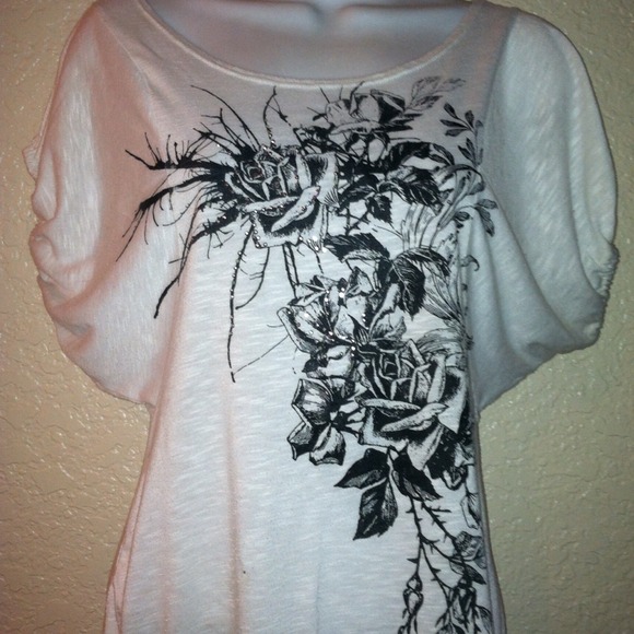 ✂✂REDUCED✂✂WHITE TOP