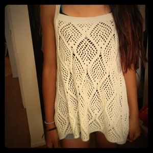 ✨Sold✨White knitted sleeveless top!