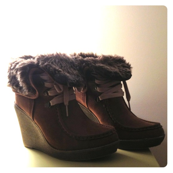!! Fur ankle wedge booties brown