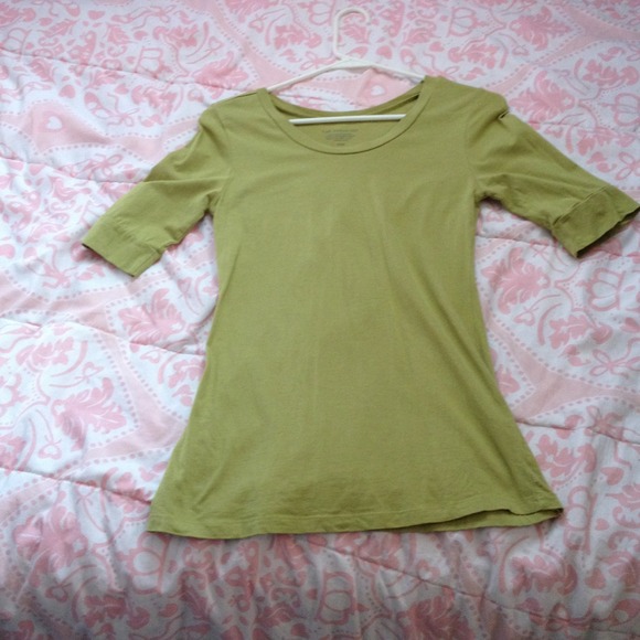 Half sleeve green tee