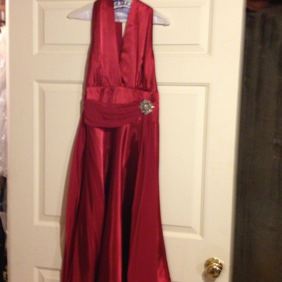 Dress to b worn in wedding that was canceled