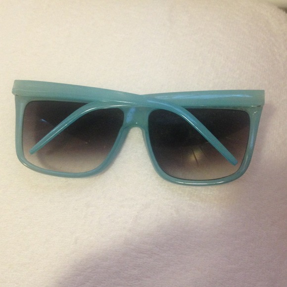sunglasses - Picture 2 of 4