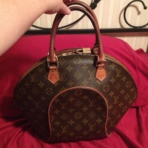 Authentic louis vuitton ellipse *make an offer*