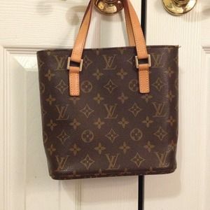 🎄Reserved for Suzanne!🎄Authentic Louis Vuitton!