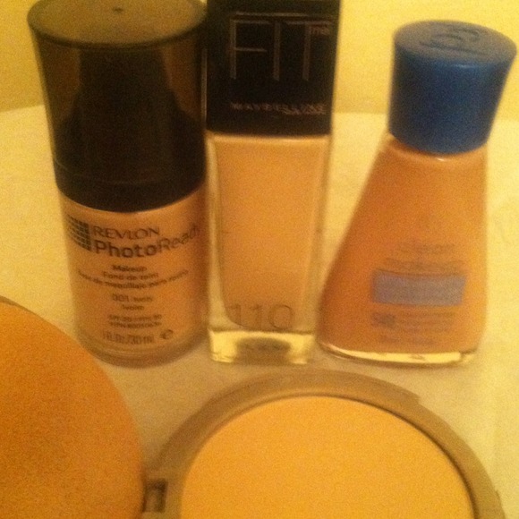 Reserved 💄Foundation/ shorts/ boots💋