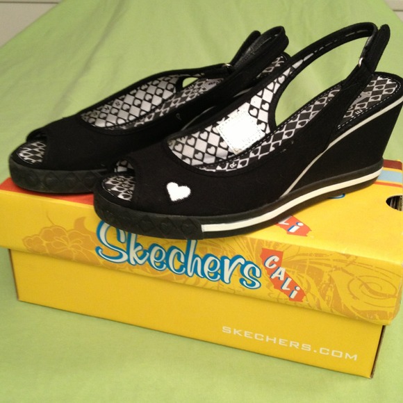 REDUCED Skechers Black/white wedges.
