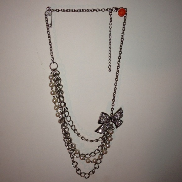 🔴Sold🔴adjustable tri-chain bow necklace