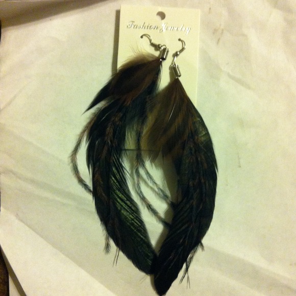 🌈2for $10! NWT feather ear rings. BRAND NEW - Picture 1 of 2
