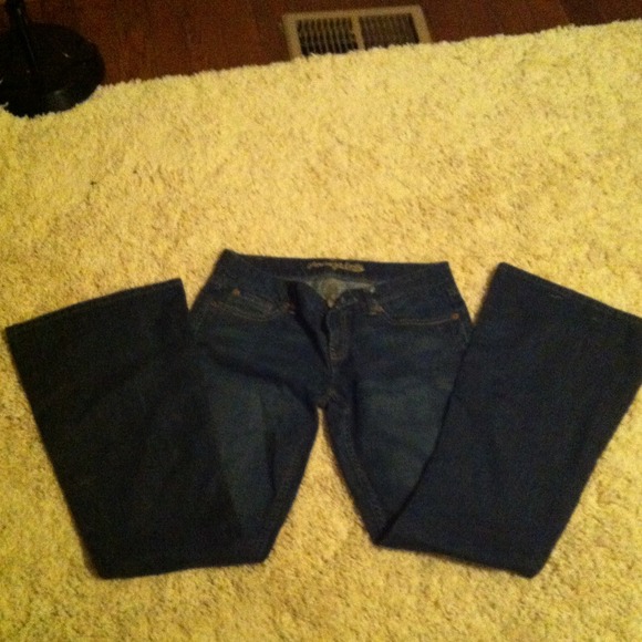 **traded**American Eagle flared bottom jeans 6 - Picture 1 of 4