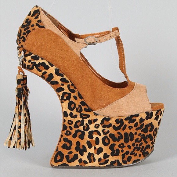 Leopard Heel less curved wedge - Picture 2 of 3