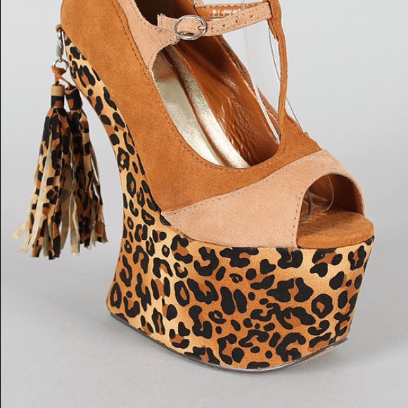 Leopard Heel less curved wedge - Picture 3 of 3