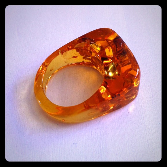 Plastic ring - Picture 1 of 3
